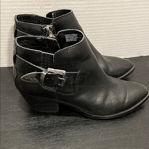 Steve Madden black  Ankle Boots with Buckle Straps and Pointed Toe Size 6.5